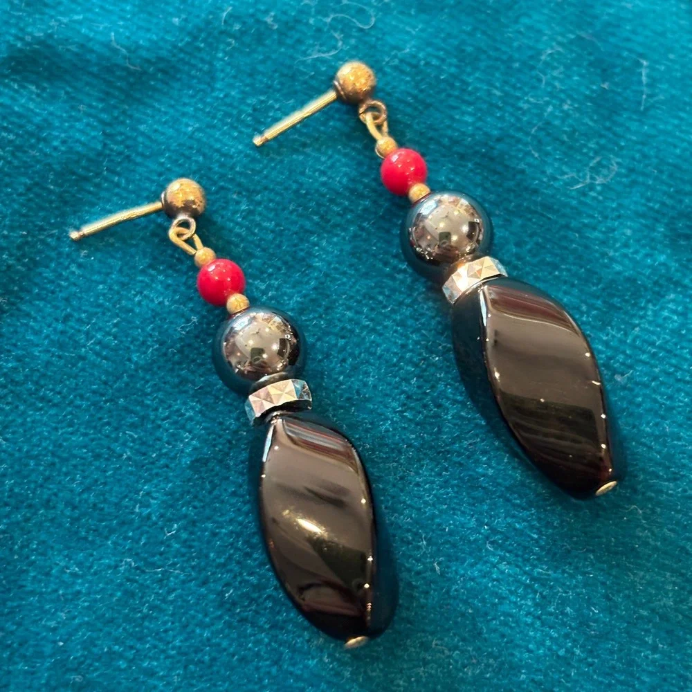 Hematite Black Twisted Bead and Red Accent Necklace Earring Set